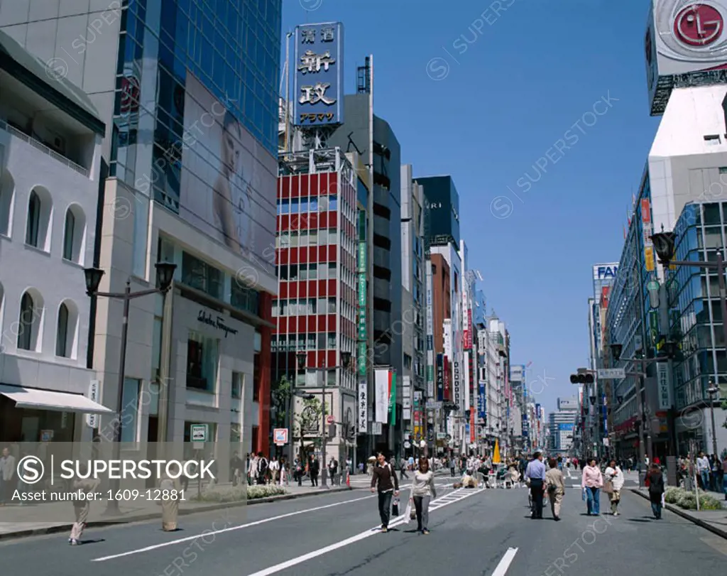Ginza / Street Scene / Shoppers, Tokyo, Honshu, Japan