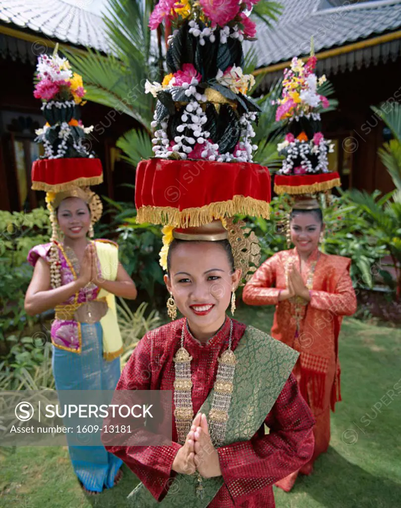 Penang Cultural Centre / Girls Dressed in Malay Traditional Costume, Penang, Malaysia