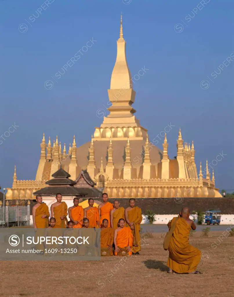 Great Stupa (Pha That Luang) / Monks, Vientiane, Laos