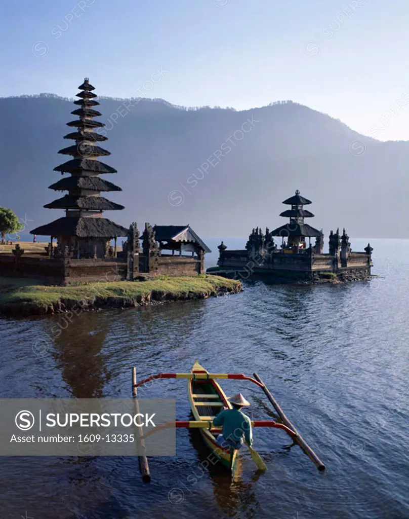 Lake Bratan / Pura Ulun Danu Bratan Temple & Boatman, Bali, Indonesia