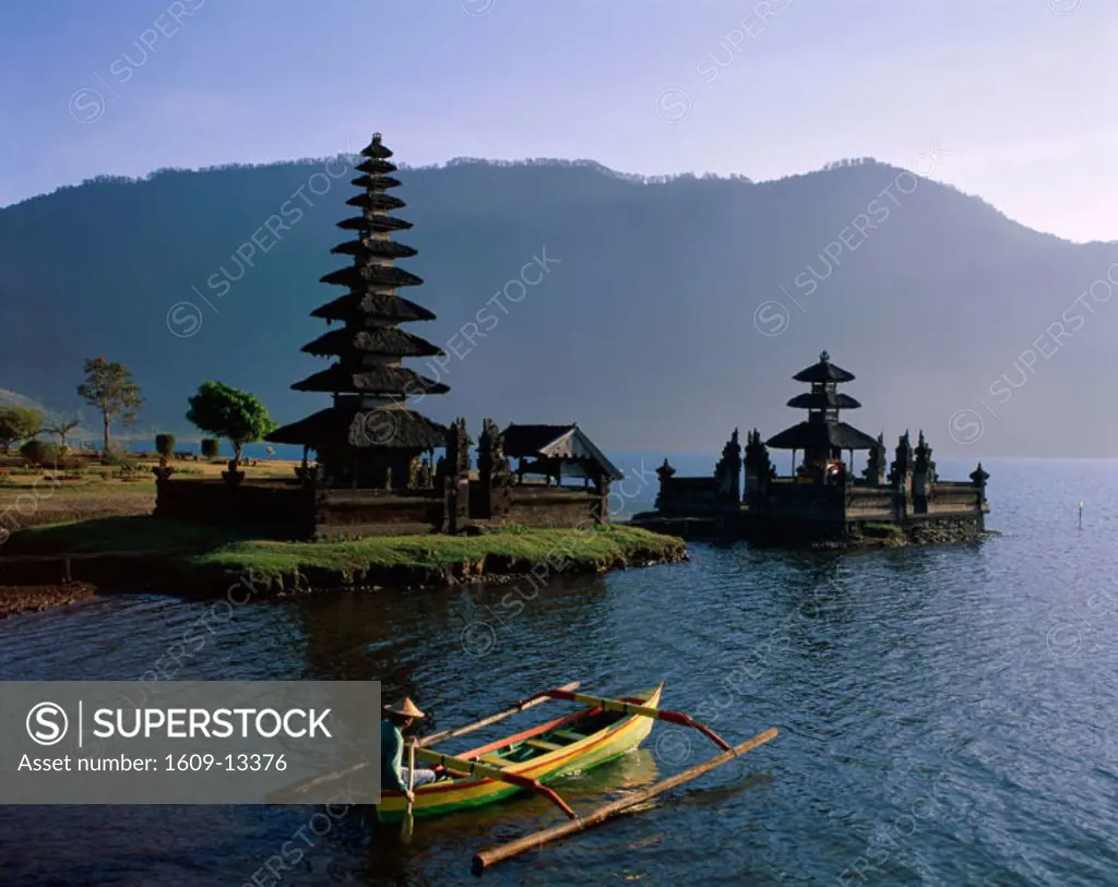 Lake Bratan / Pura Ulun Danu Bratan Temple & Boatman, Bali, Indonesia