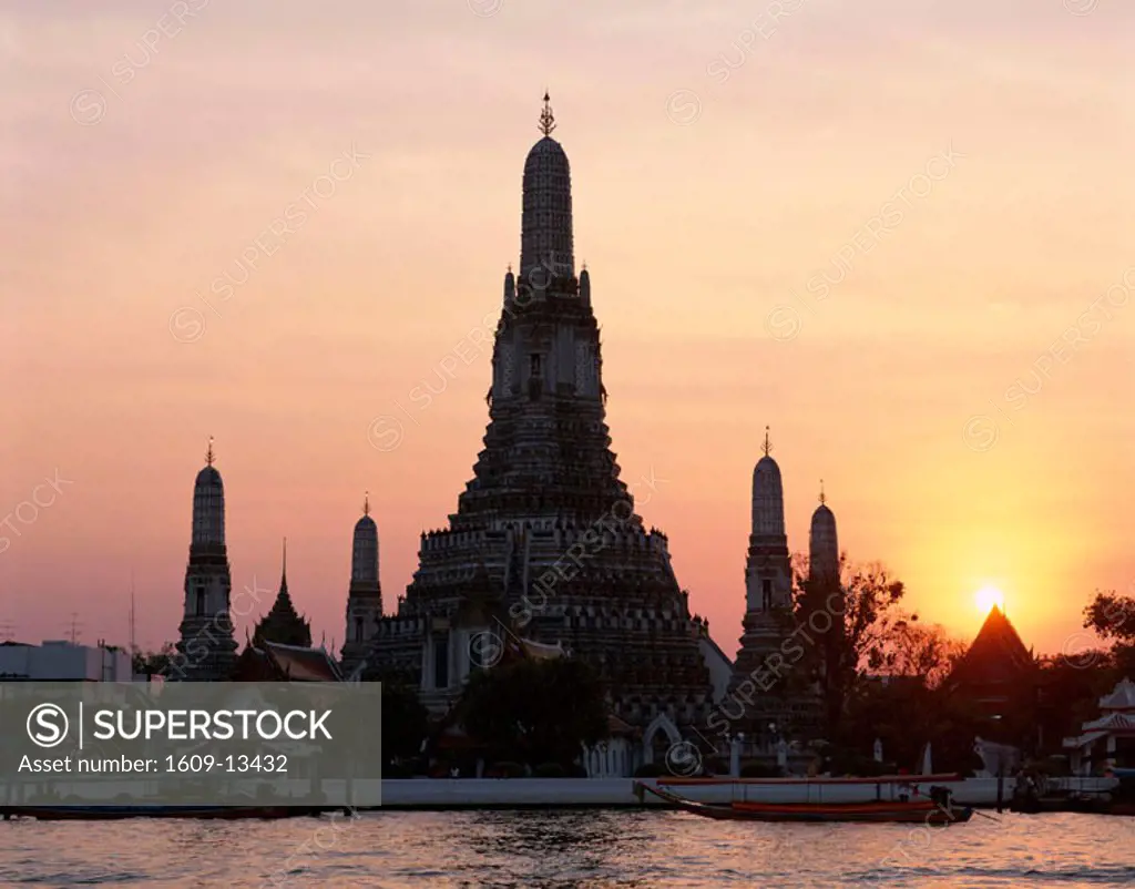 Temple of Dawn (Wat Arun) & Chao Phraya River / Sunset, Bangkok, Thailand