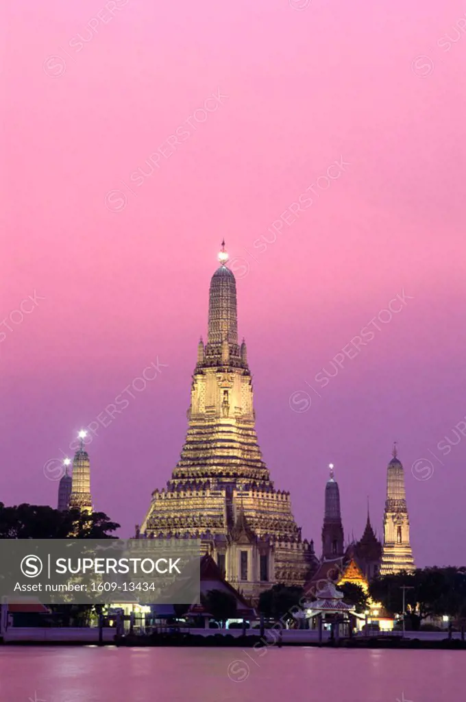 Temple of Dawn (Wat Arun) & Chao Phraya River / Night View, Bangkok, Thailand