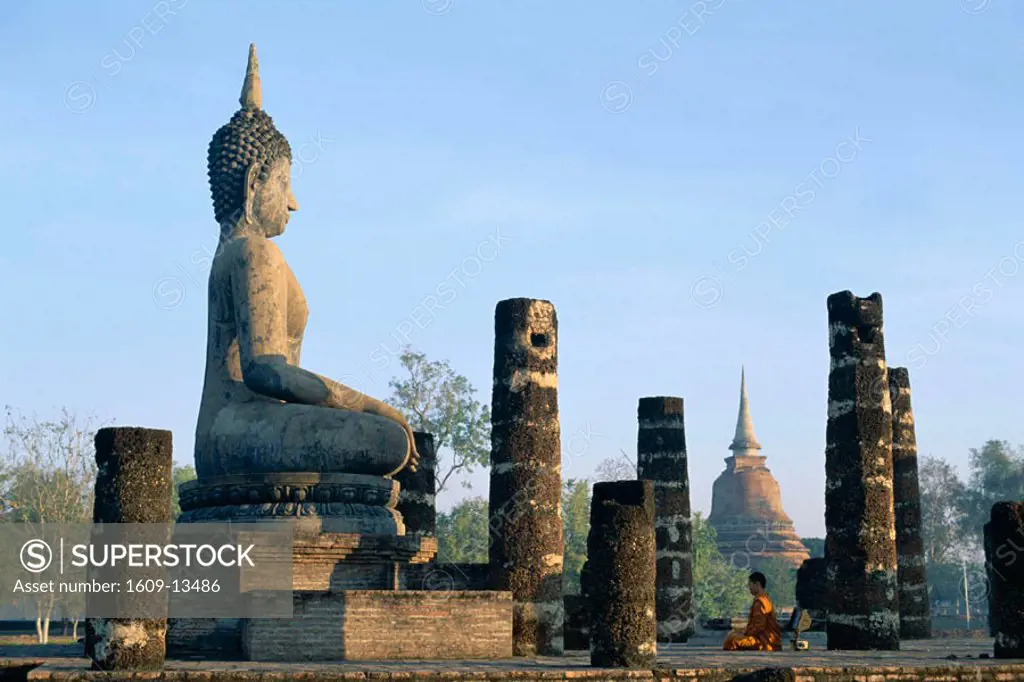 Wat Mahathat / Seated Buddha, Sukhothai, Thailand