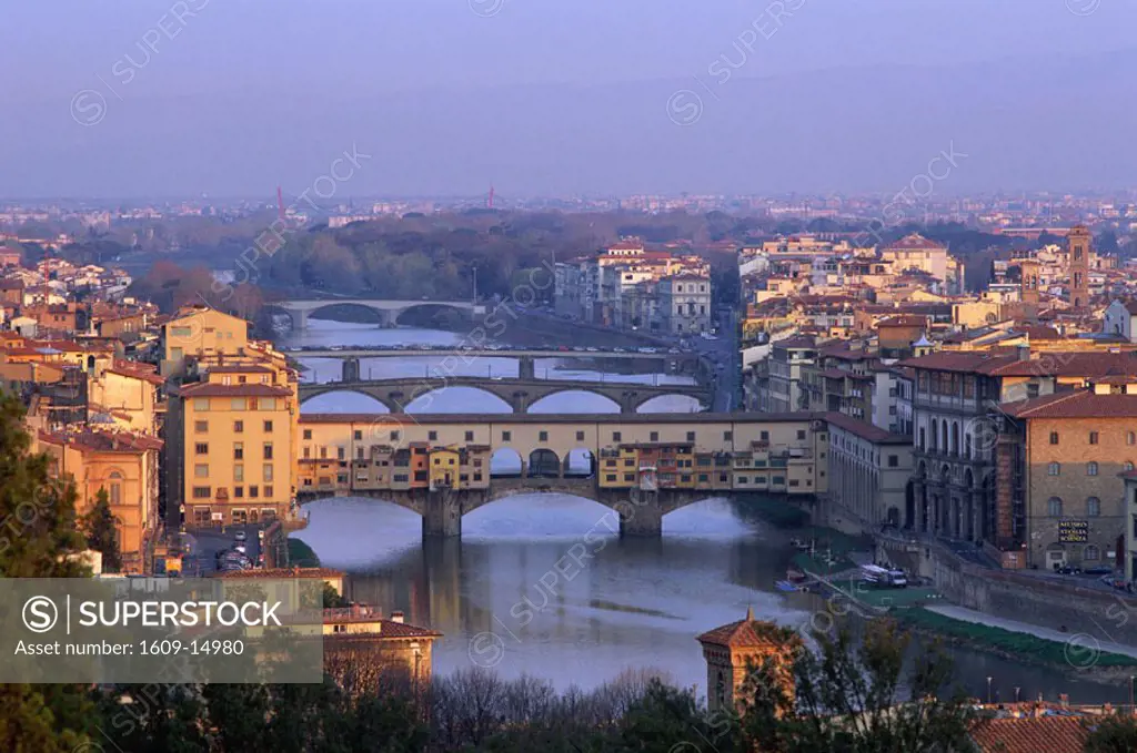 City View / Ponte Vecchio & Arno River, Florence (Firenze), Tuscany (Toscana), Italy