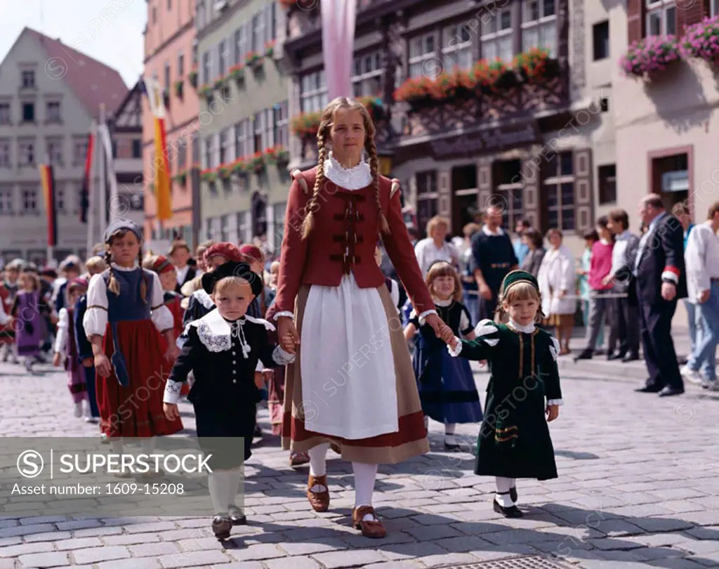 Children´s Festival (Kinderzeche) / Children Dressed in Folk Costume, Dinkelsbuhl, Baveria / Romantic Road (Romantische Str, Germany