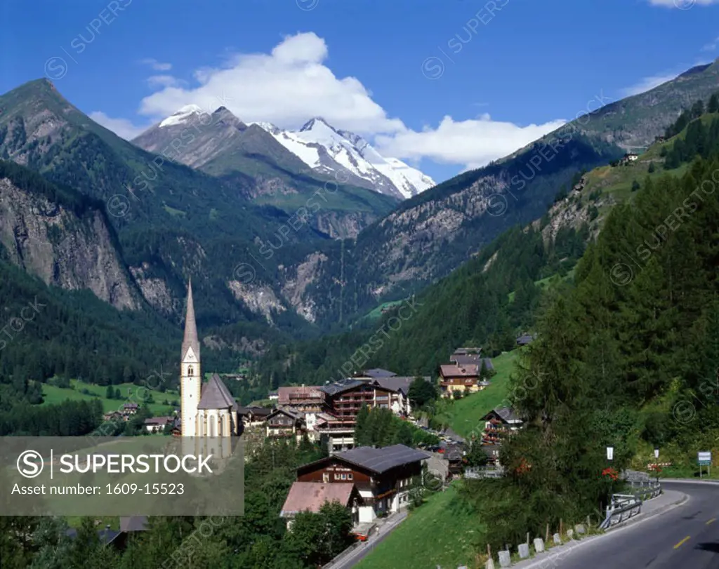 Village with Grossglockner Mountains, Heiligenblut, Austrian Alps / Tirol (Tyrol), Austria