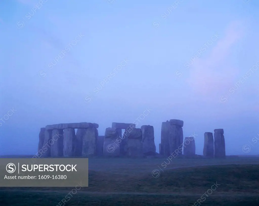 Stonehenge / Dawn, Wiltshire, England