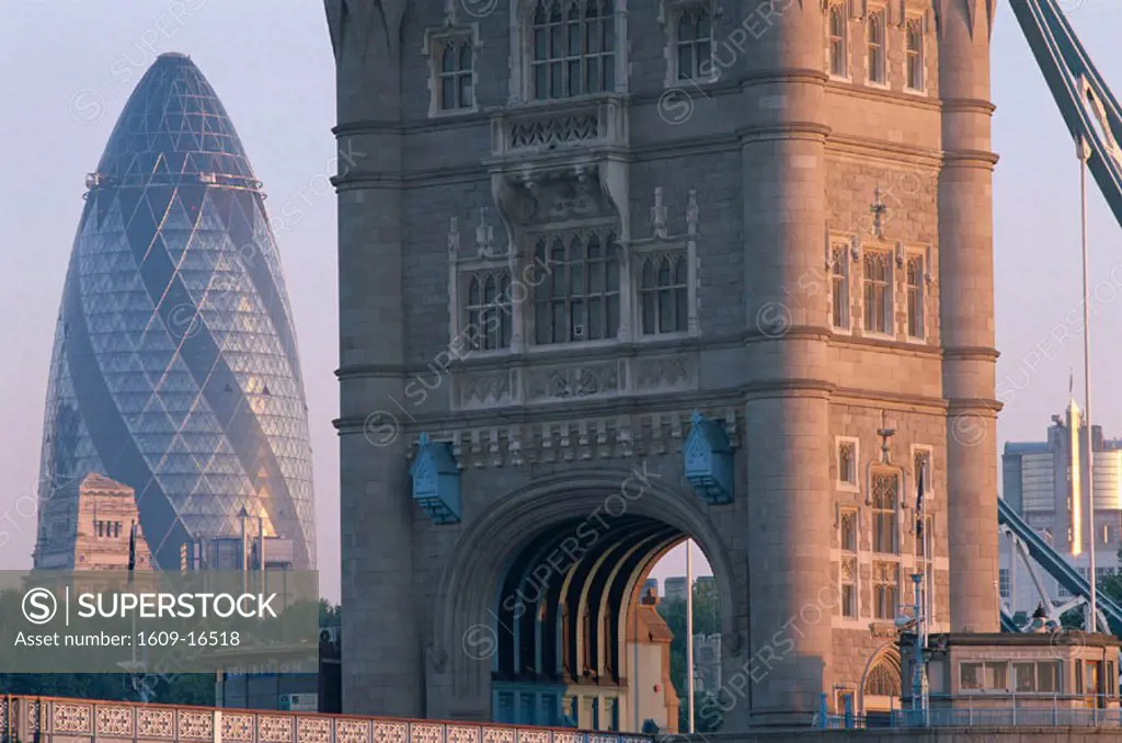 Swiss Re Tower (Gherkin Building) / Architect - Sir Norman Foster / Tower Bridge, London, England