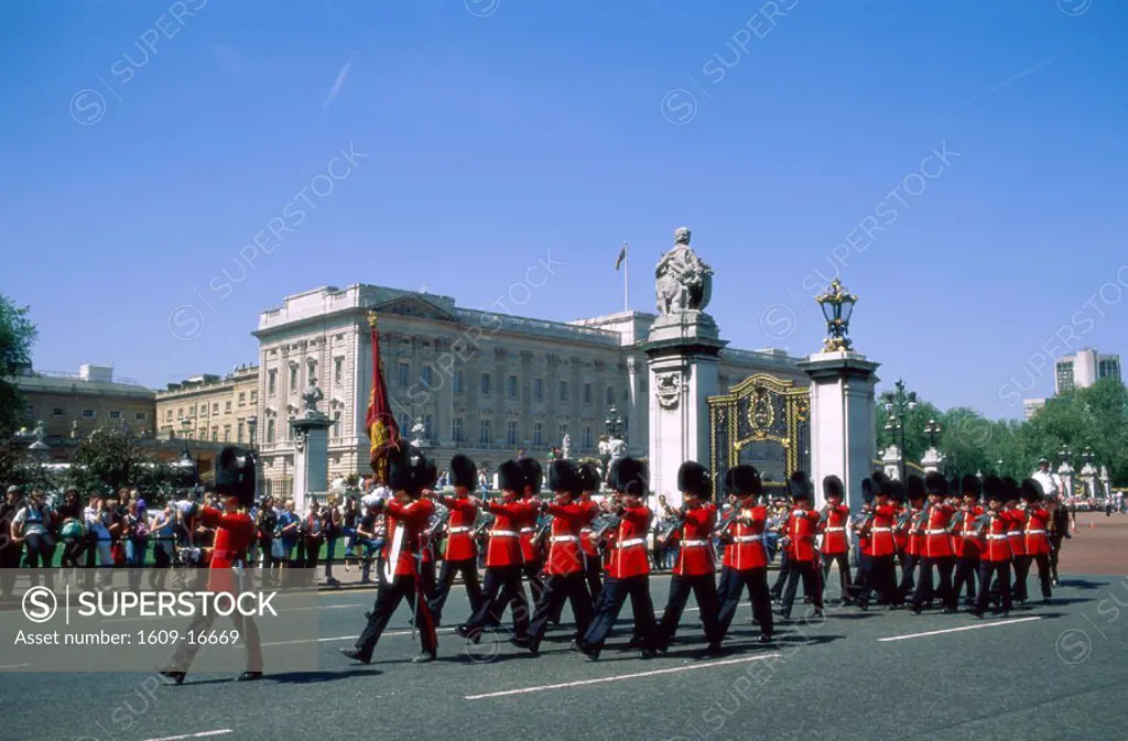 Buckingham Palace / Changing of the Guard, London, England