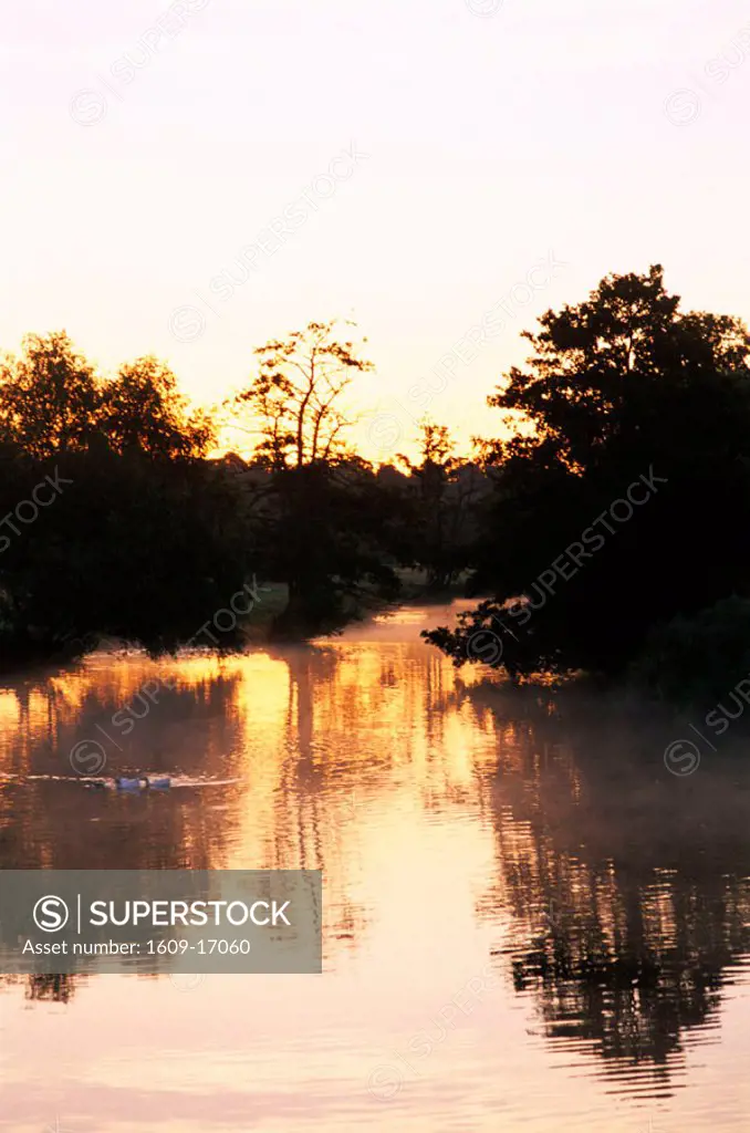 England, Suffolk, Dawn over the River Stour
