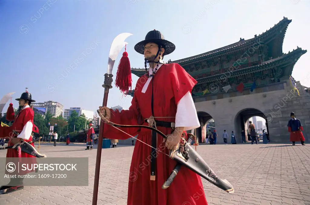 Korea, Seoul, Gyeongbokgung Palace, Ceremonial Guard in Traditional Costume