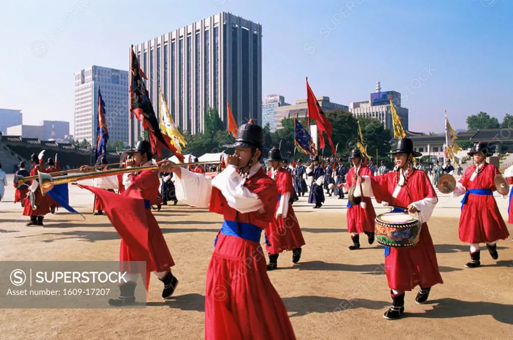 Korea, Seoul, Gyeongbokgung Palace, Changing of the Guard Ceremony
