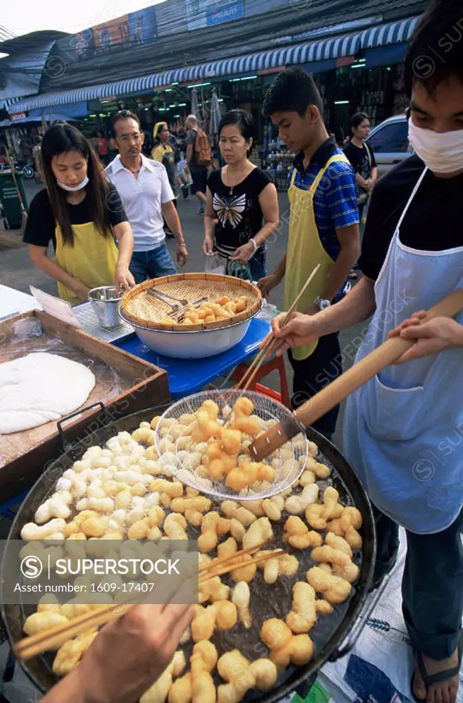 Thailand, Bangkok, Chatuchak Weekend Market, Food Vendor Cooking Thai Style Donuts