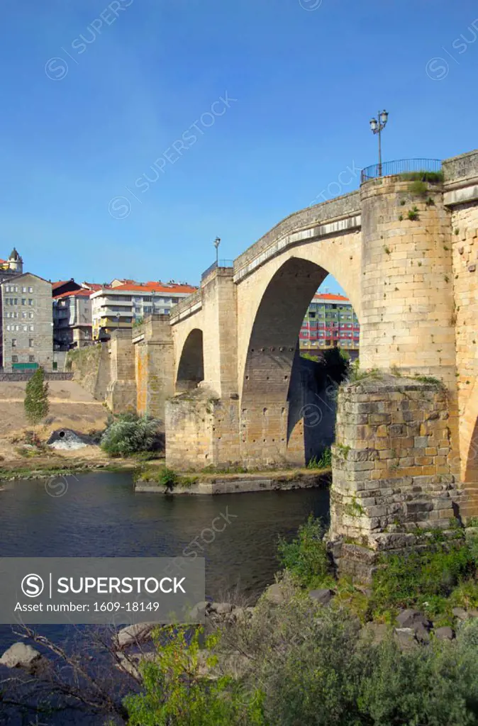 Puente Romano & Rio Mino, Orense, Galicia, Spain
