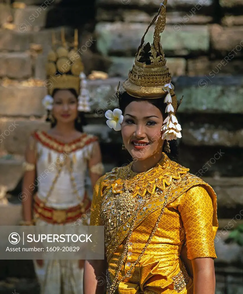 Traditional Cambodian apsara dancer, temples of Angkor Wat, Siem Reap, Cambodia