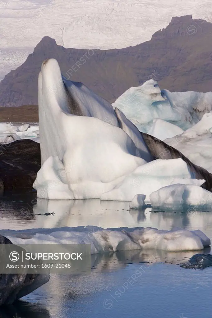 Icebergs floating in the Lagoon beneath Breidamerkurjokull Glacier, Jokulsarlon, Iceland