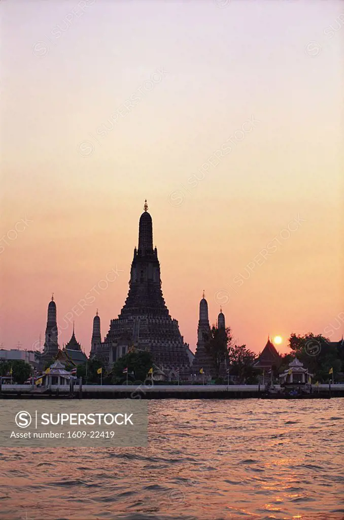 Thailand, Bangkok, Wat Arun and Chao Praya River at Sunset