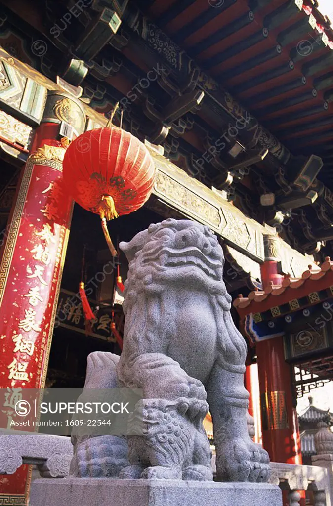 China, Hong Kong, Lion Statue at Wong Tai Sin Temple
