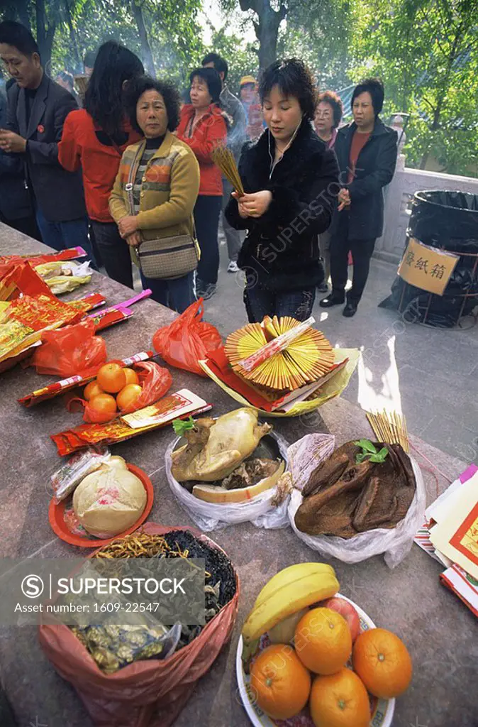 China, Hong Kong, People Preying and Giving Offerings