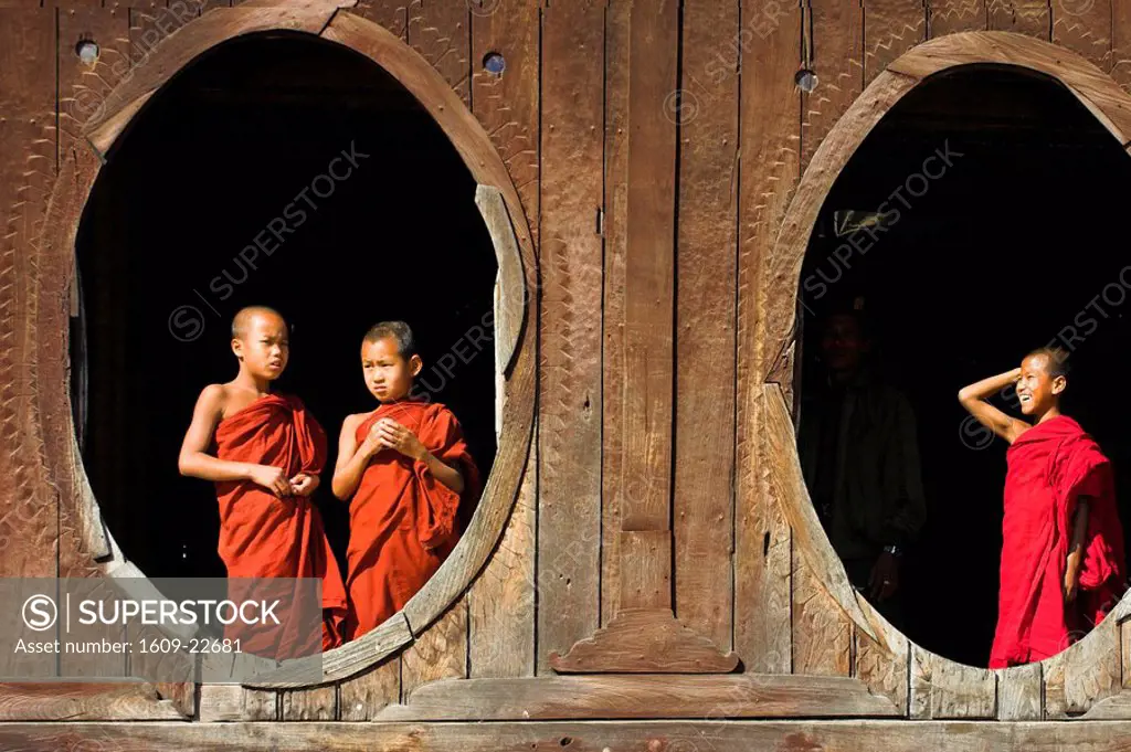 Myanmar Burma, Shan State, Inle Lake, Shwe Yaunghwe Kyaung Monastery, Monks