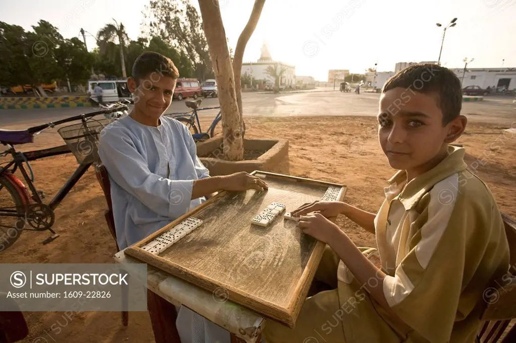 Young boys playing domino, Old City of Mut, Dakhla Oasis, Egypt