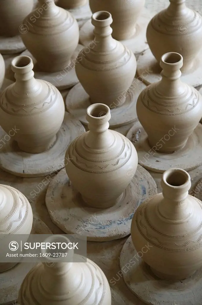 Bahrain, A´Ali famous pottery making town, traditional Bahraini pottery