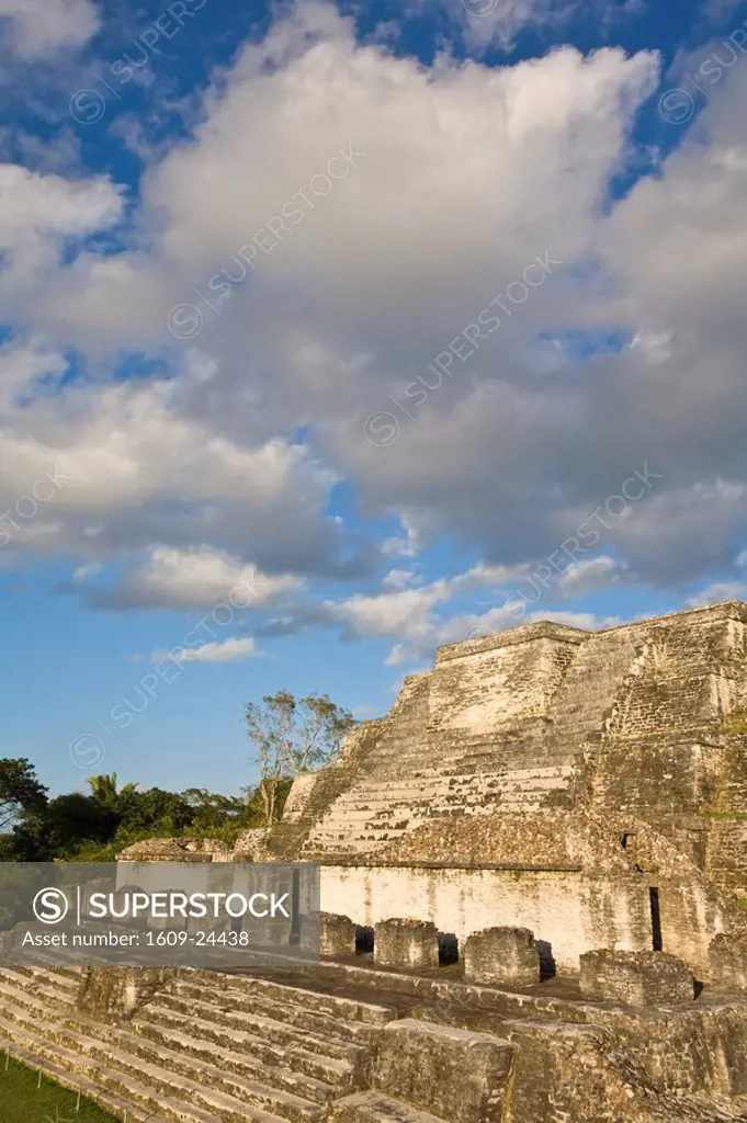 Belize, Altun Ha, Temple of the Masonary Alters struture B_4
