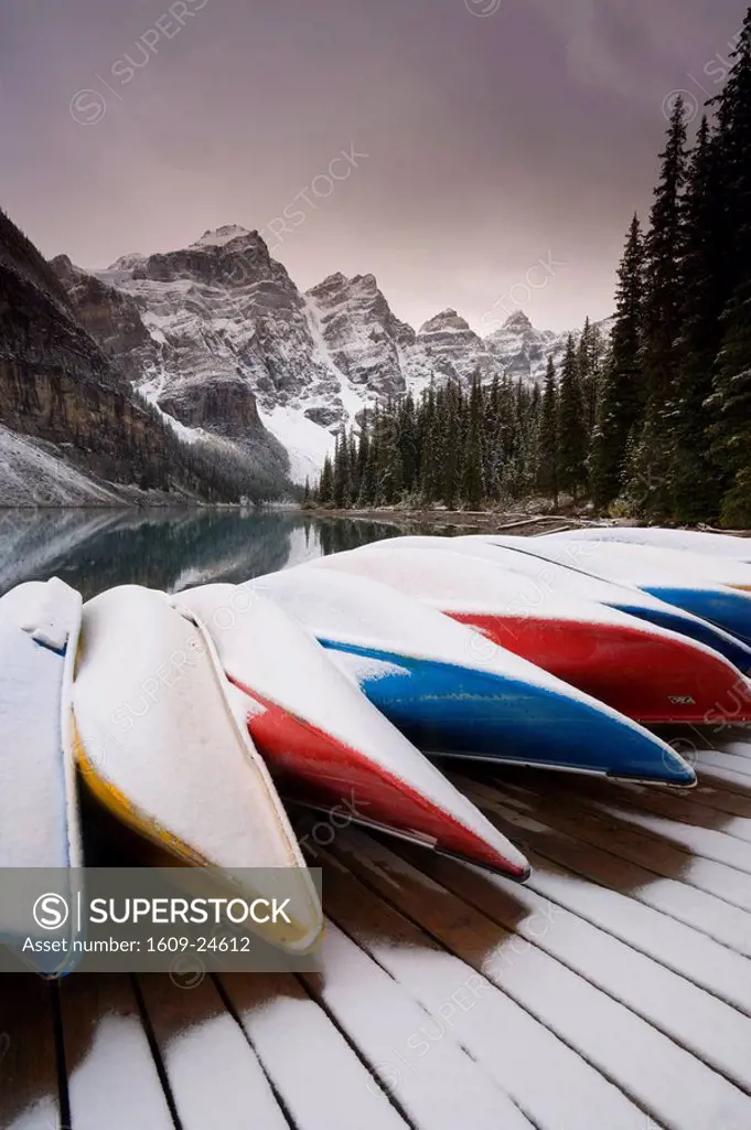 Canoes, Valley of the Ten Peaks, Moraine Lake, Banff National Park, Rocky Mountains, Alberta, Canada