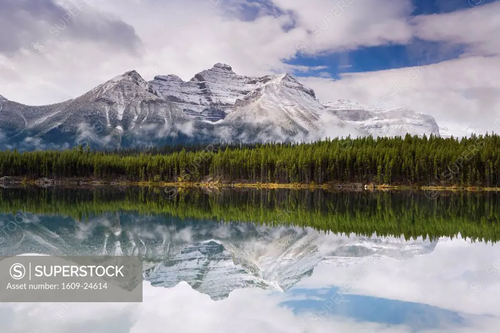 Bow mountain range & Herbert Lake, Rocky mountains, Banff National Park, Alberta, Canada