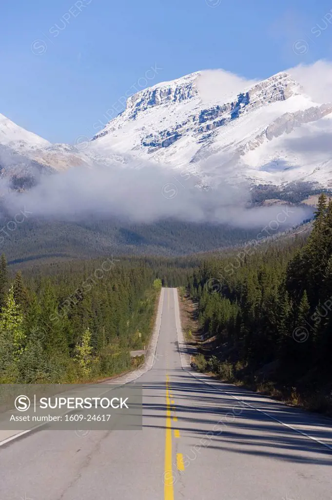 The Icefields Parkway, between Banff & Jasper in Banff_Jasper National Parks, Rocky Mountains, Canada