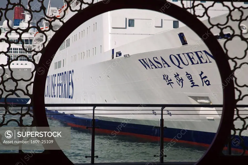 China, Hong Kong, Kowloon, Tsim Sha Tsui ferry terminal, Cruise ship at terminal