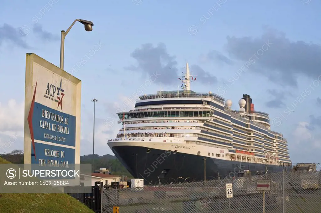 Panama, Panama Canal, Queen Victoria cruise ship on its maiden World Cruise entering Gatum lock
