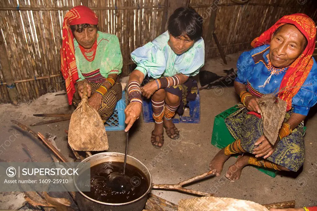 Panama, Comarca de Kuna Yala, San Blas Islands, Wichub_Wala Island, Kuna women sitting inside house