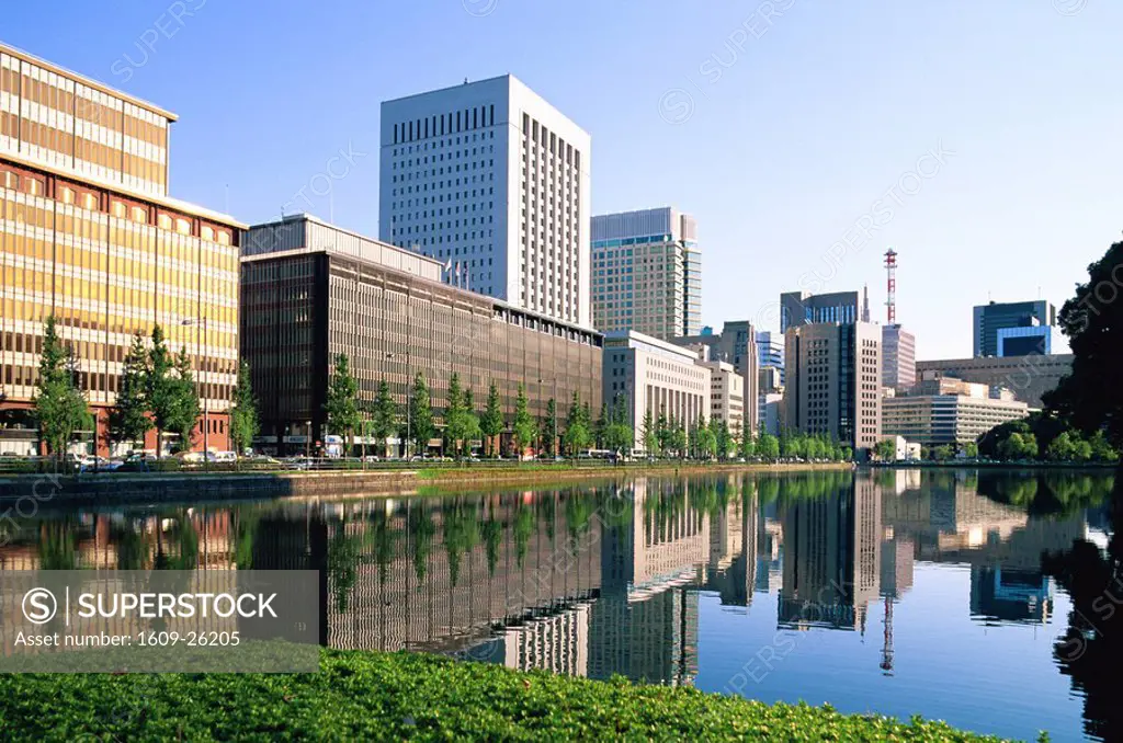 Japan, Honshu, Tokyo, Imperial Palace Moat & Marunouchi Business District