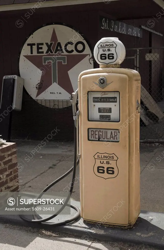 USA, Illinois, Route 66, Williamsville, Old Gas Station, Gas Pumps