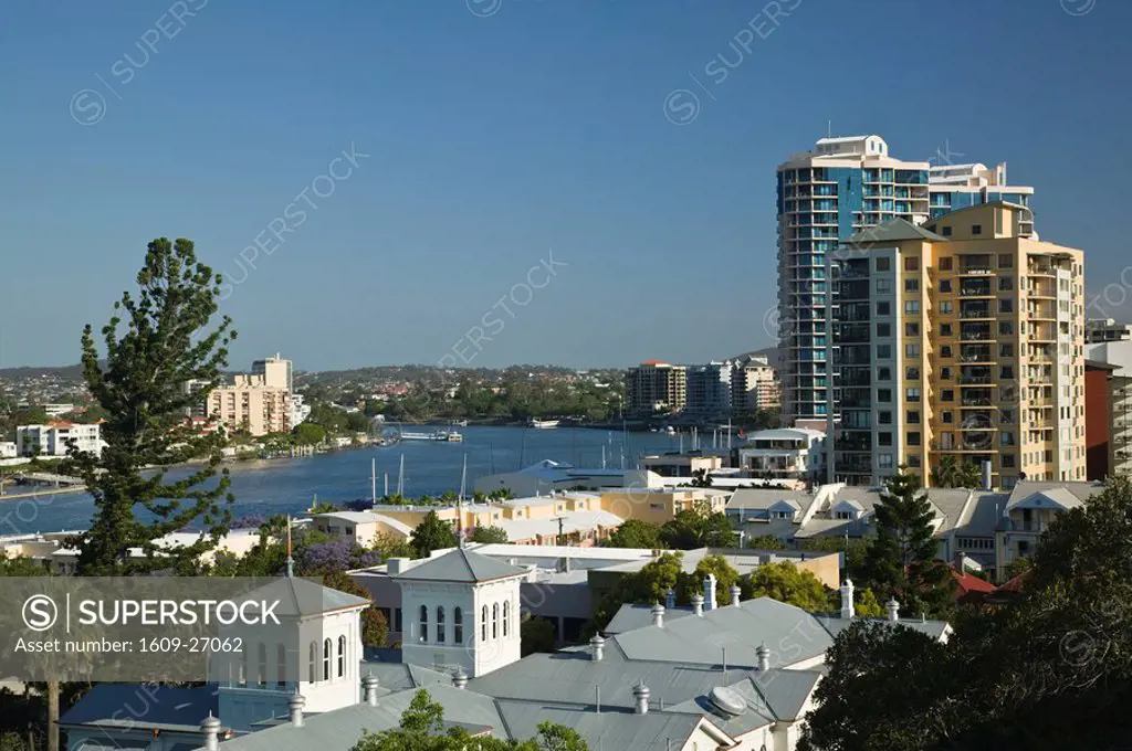Australia, Queensland, Brisbane, Kangaroo Point_ View along Brisbane River from Story Bridge