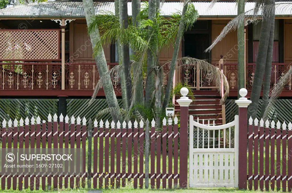 Australia, Queensland, Fraser Coast, Maryborough, Gate outside a ´Timber Queenslander´ house