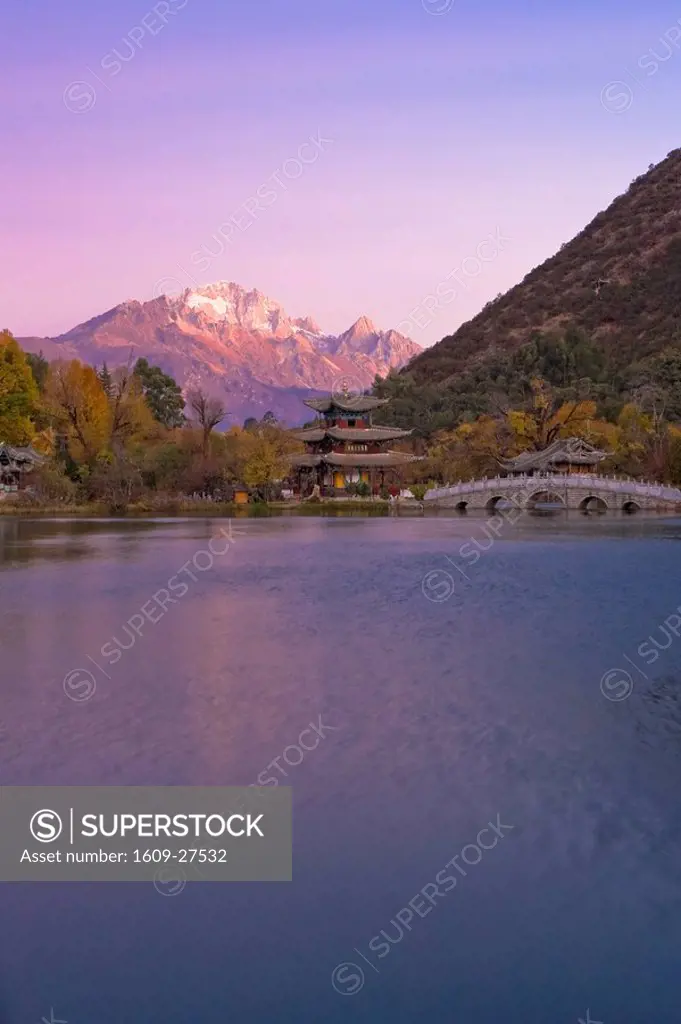 Black Dragon Pool Park and Yulong Xueshan Mountain, dawn, Unesco town of Lijiang, Yunnan Province, China