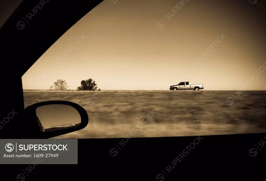 USA, Texas, Car on Interstate 40 I_40