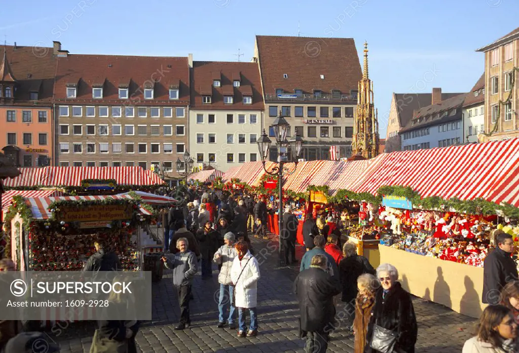 Christmas Market (Weihnachtsmarkt), Nürnberg (Nuremberg), Bavaria, Germany