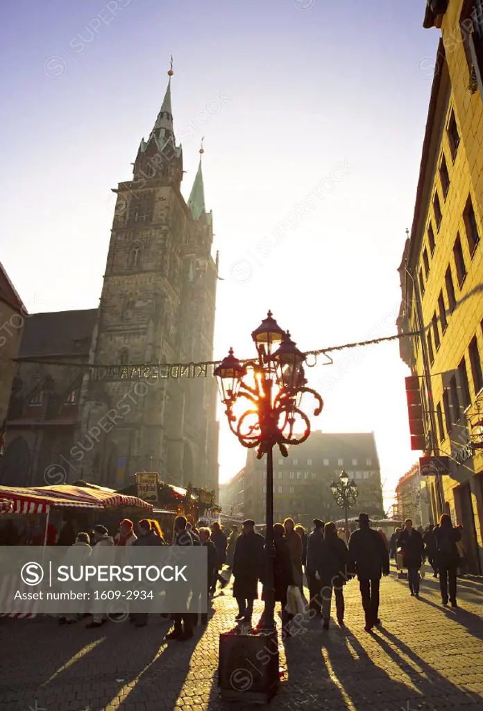 Lorenzkirche & Christmas Market, Nürnberg (Nuremberg), Bavaria, Germany