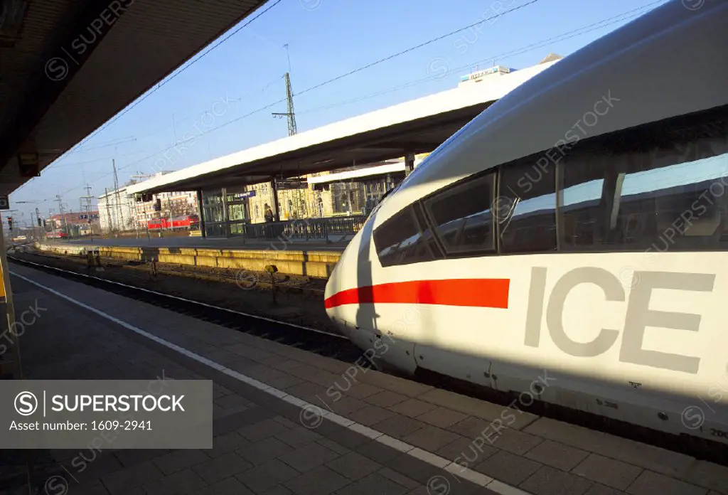 ICE train, Hauptbahnhof, Nürnberg (Nuremberg), Bavaria, Germany