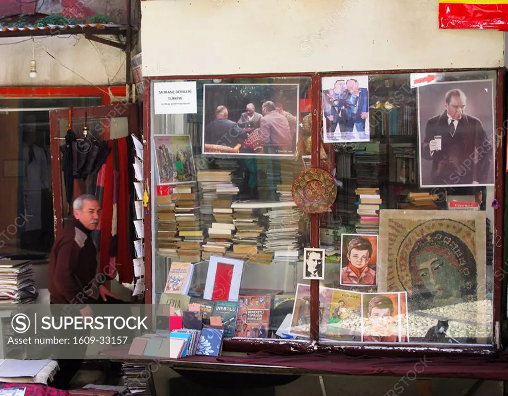 Bookshop, off Istiklal Caddesi Street, Beyoglu District, Istanbul, Turkey