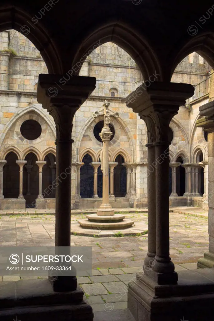 Cathedral cloisters, Porto (Oporto), Portugal