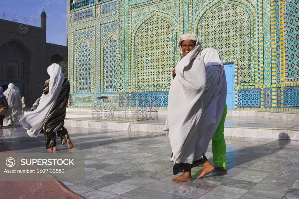 Afghanistan, Mazar-I-Sharif, Pilgrims at the Shrine of Hazrat Ali