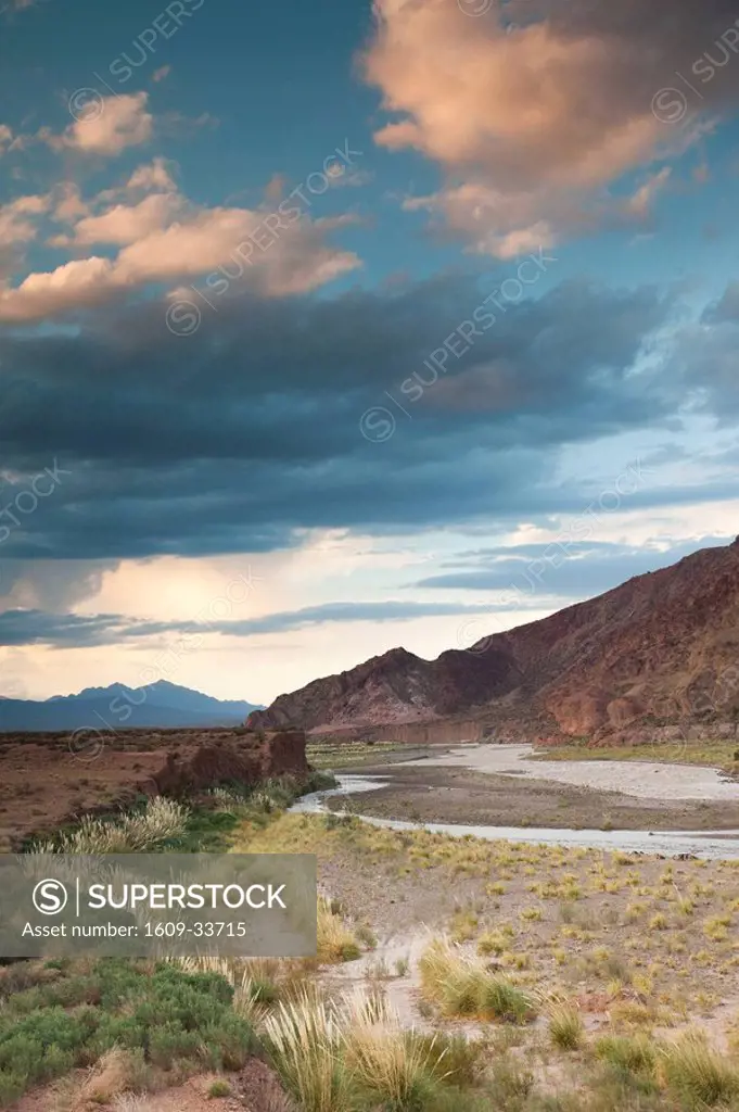 Argentina, Mendoza Province, Uspallata, mountain light in Rio Mendoza river valley