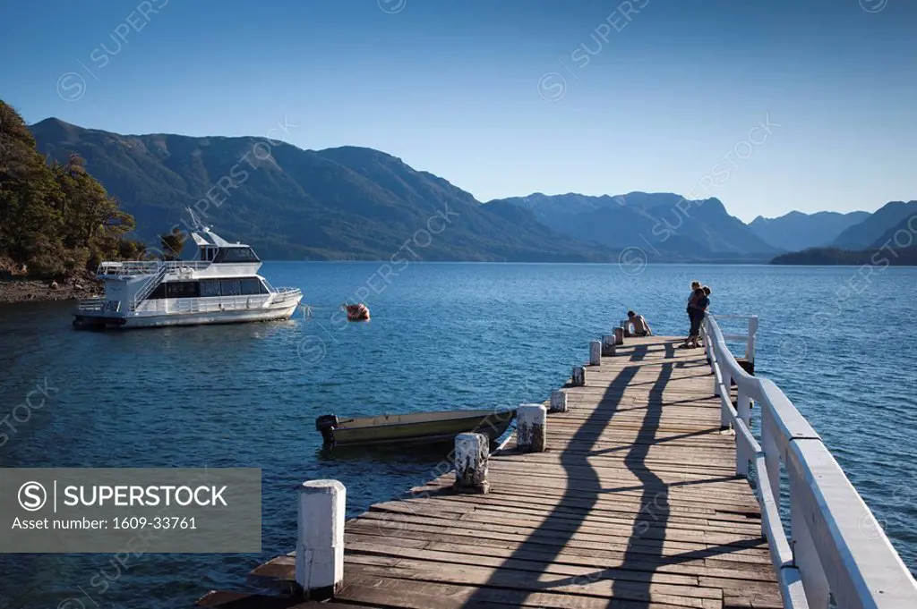 Argentina, Neuquen Province, Lake District, Road of the Seven Lakes, Villa La Angostura, Lake Nahuel Huapi, pier, Brava Bay