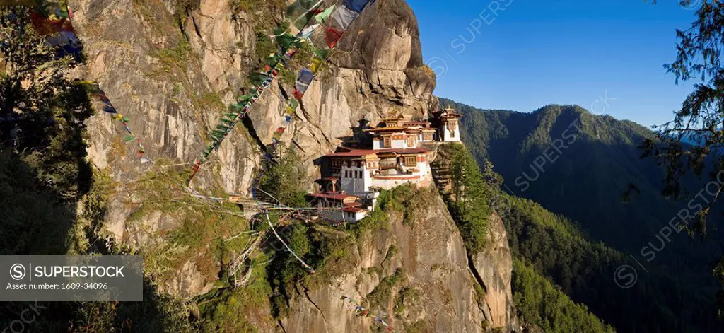 Taktsang Dzong monastery or Tiger´s Nest, built in the 8th century, Paro, Bhutan
