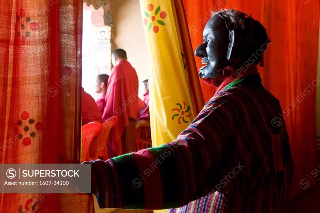 Masked man, Festival, Trashichhoe Dzong monastery, Thimpu, Bhutan